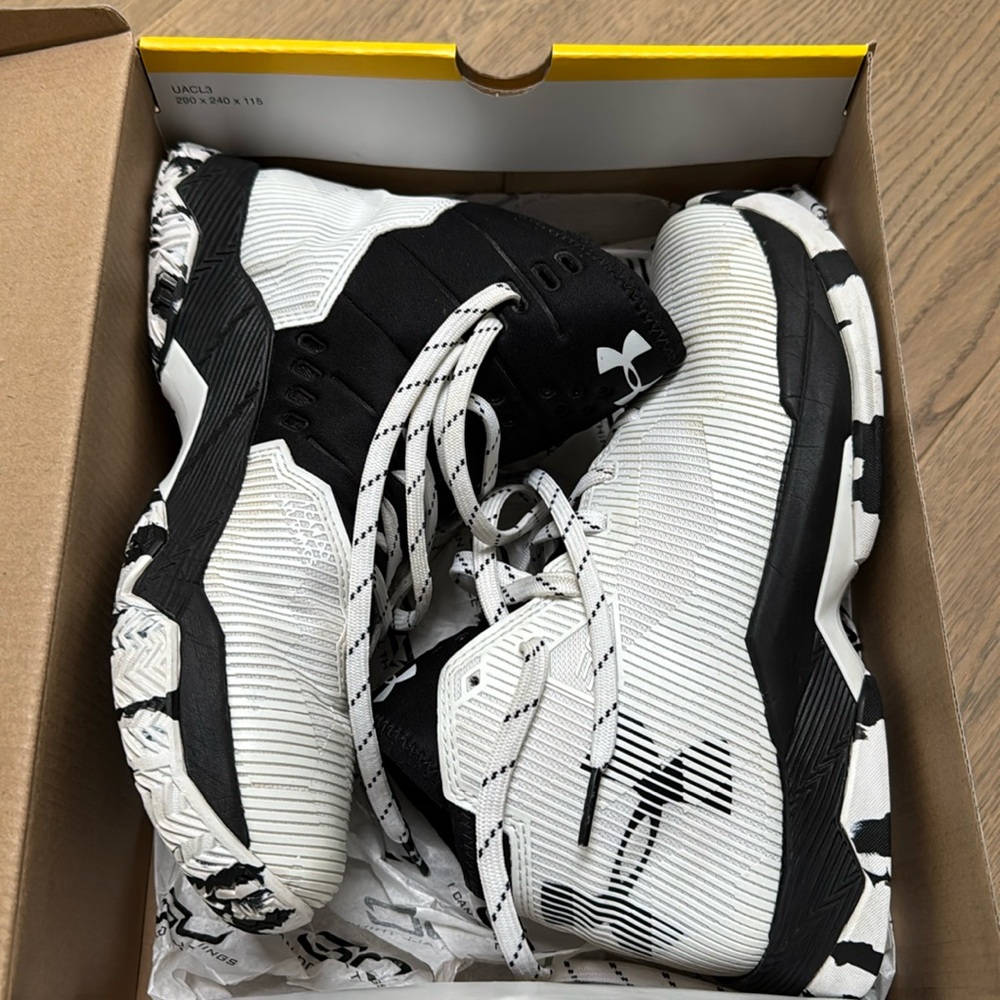Under Armour Steph GS Curry 2.5 Edition in Black & White Great Condition